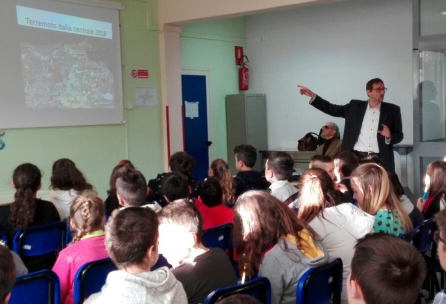 Comitato Quartiere Giovani della scuola Levi di Frattocchie: 150 ragazzi approfondiscono il tema del terremoto e della protezione civile