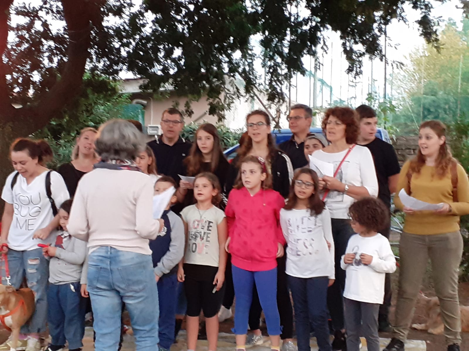 Il Coro del Fiore Blu alla festa del Comitato di Quartiere Sassone il 13 ottobre: applausi a scena aperta!