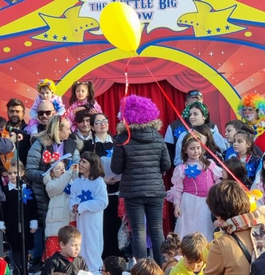 Applausi per i bambini del Piccolo Coro del Fiore Blu dell’Ass. Marino Aperta per il Concerto di Carnevale