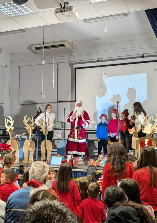 Applausi, sorrisi e tutto esaurito all’Auditorium Ascolese a Frattocchie per il Natale in Famiglia di Marino Aperta APS