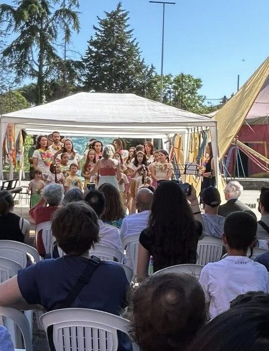 Partecipazione e applausi per bambini e giovani alla festa di Marino Aperta APS il 1° giugno a Frattocchie