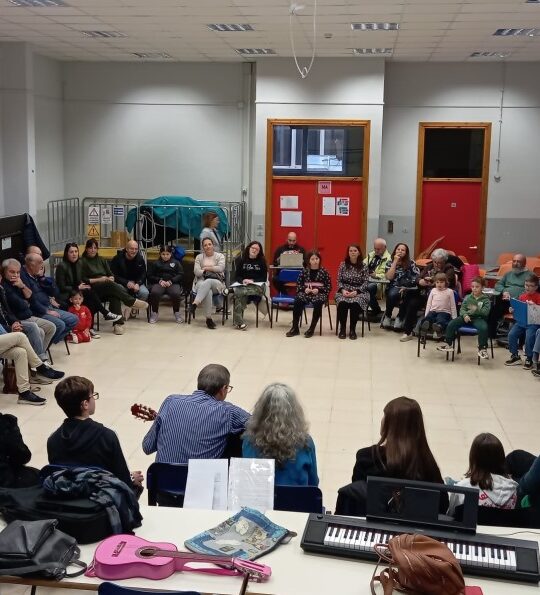 Entusiasmo e sorrisi per i nuovi bambini del Piccolo Coro del Fiore Blu di Marino Aperta APS